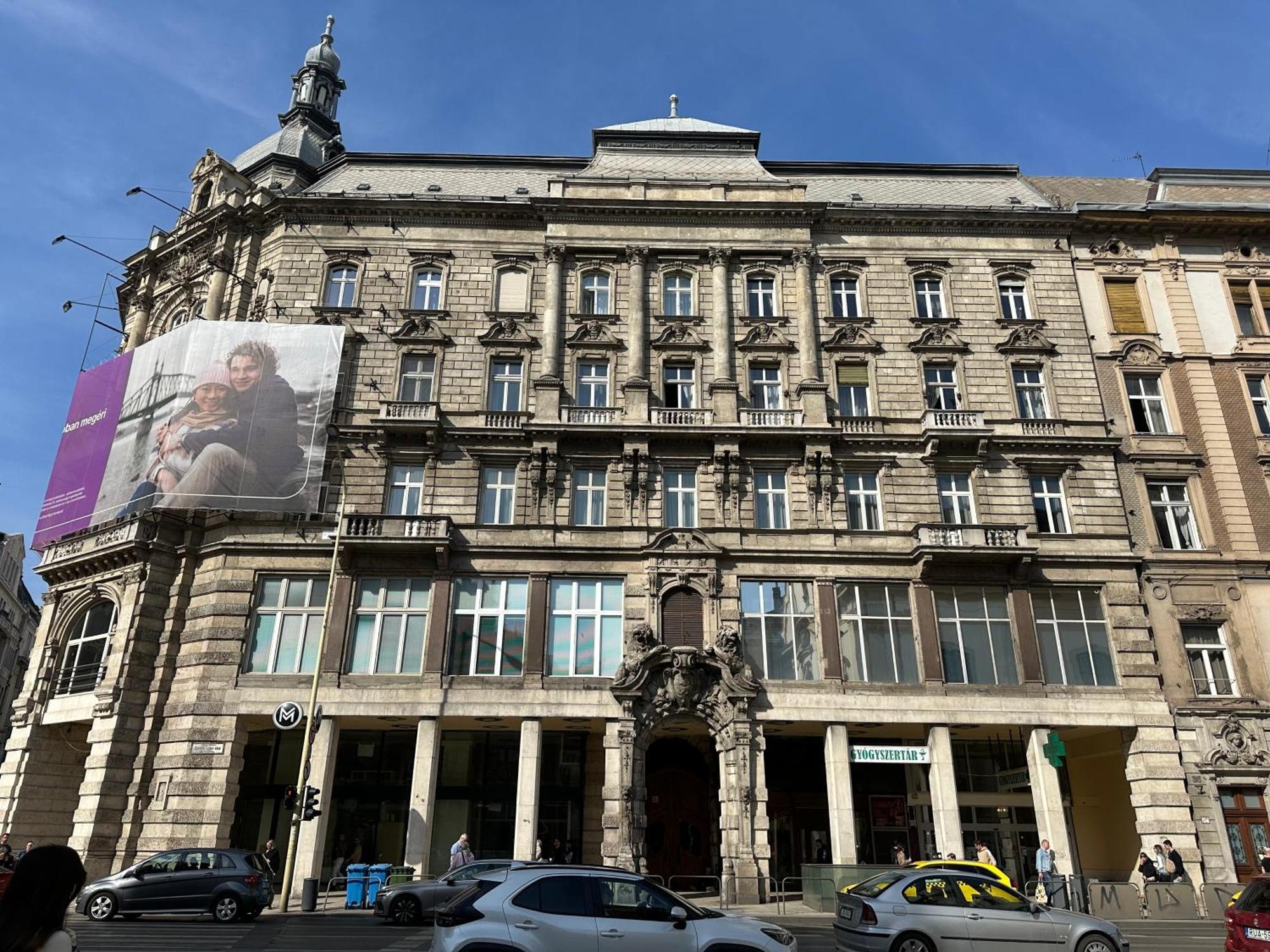Exclusive & Grand Next To The Fashion St' Apartment