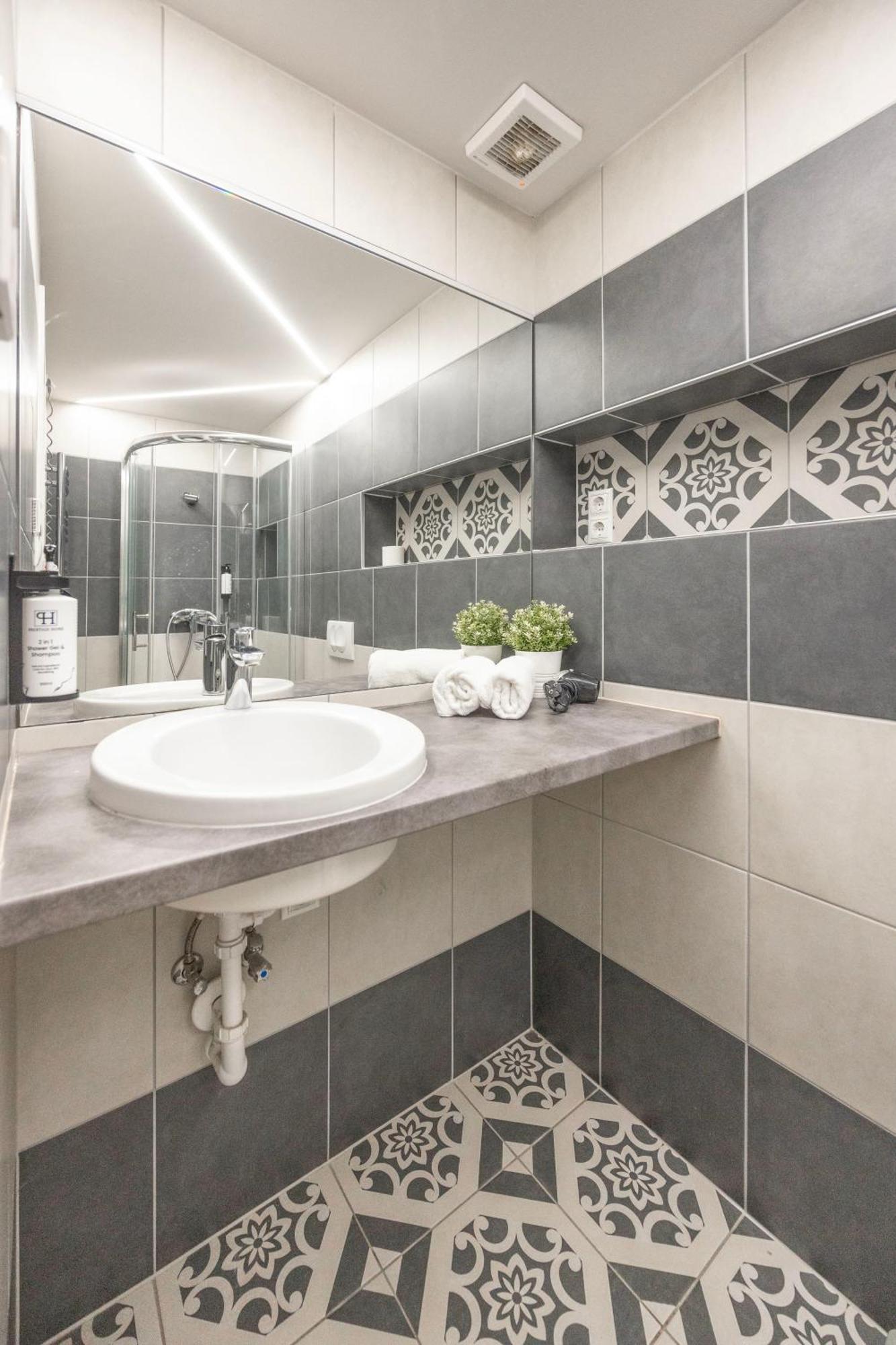 Exclusive & Grand Next To The Fashion St' Apartment Budapest