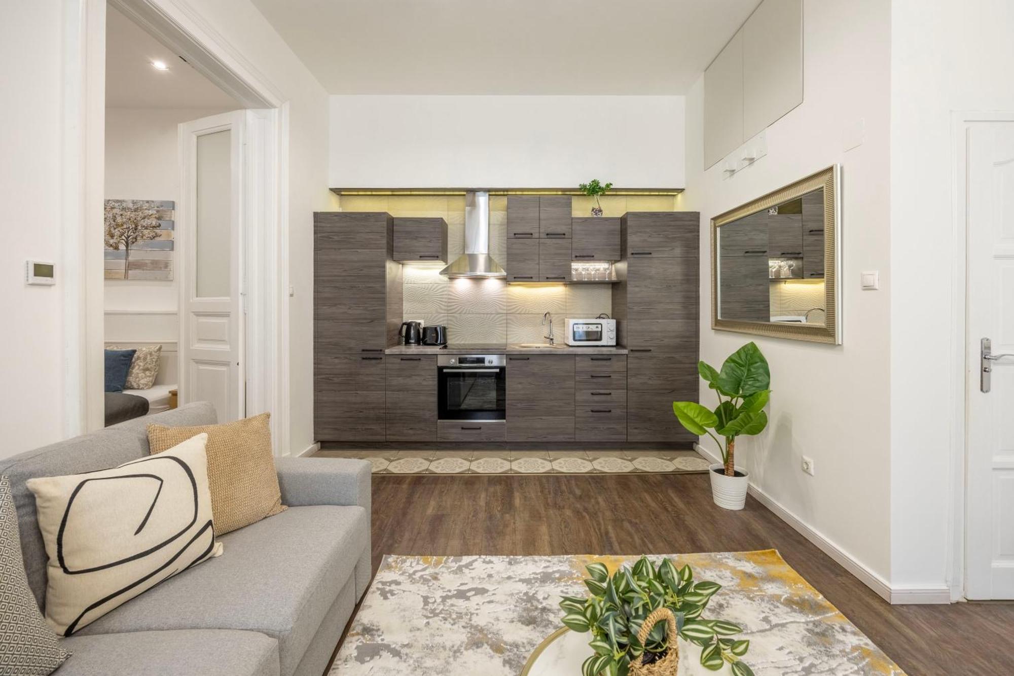 Exclusive & Grand Next To The Fashion St' Apartment *