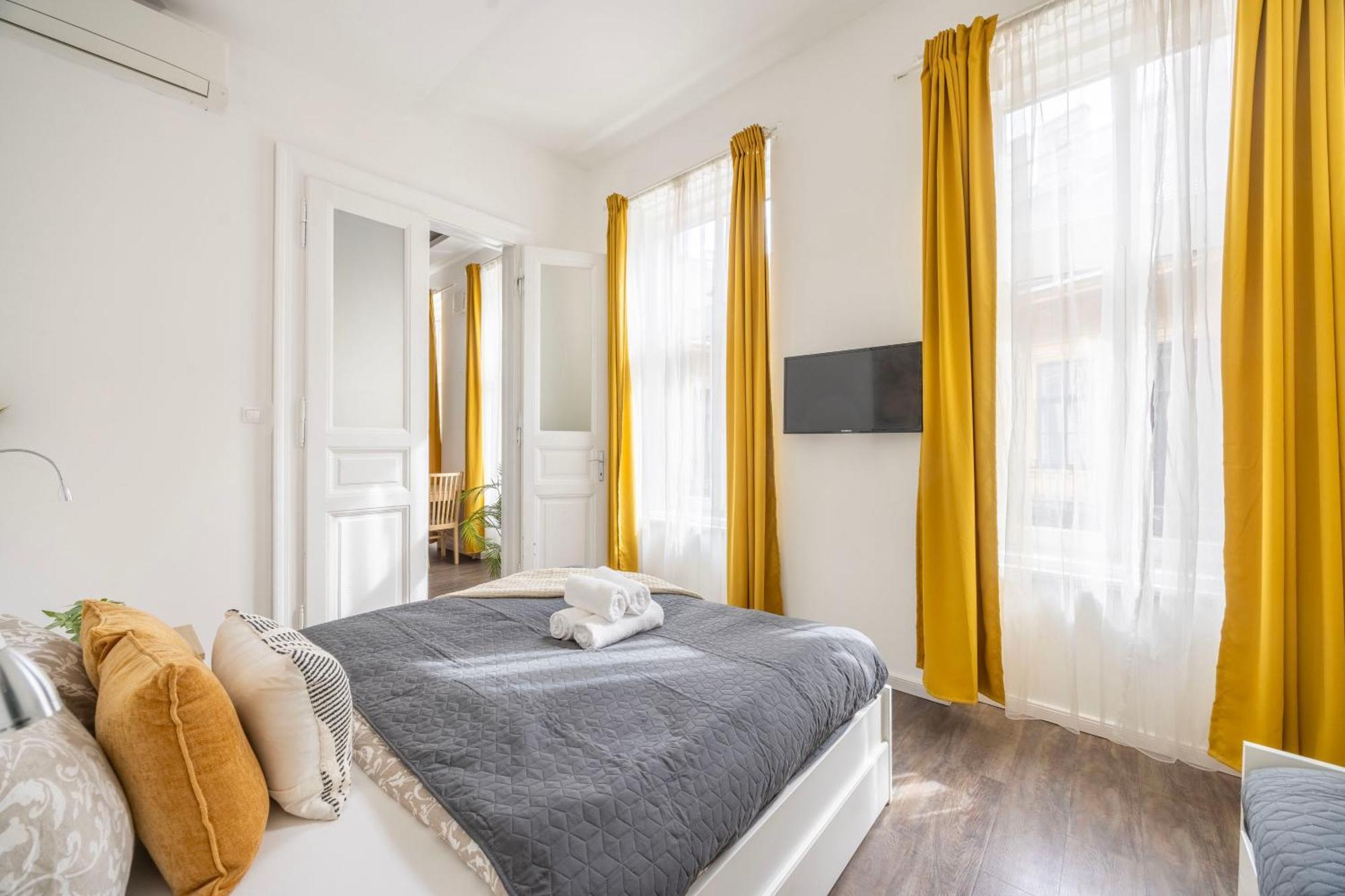 Exclusive & Grand Next To The Fashion St' Apartment Budapest